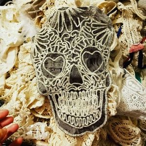 Lace skull